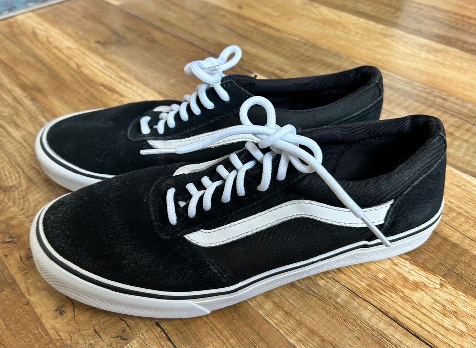 VANS buty unisex r.37 na 23,5 cm skóra zamszowa
