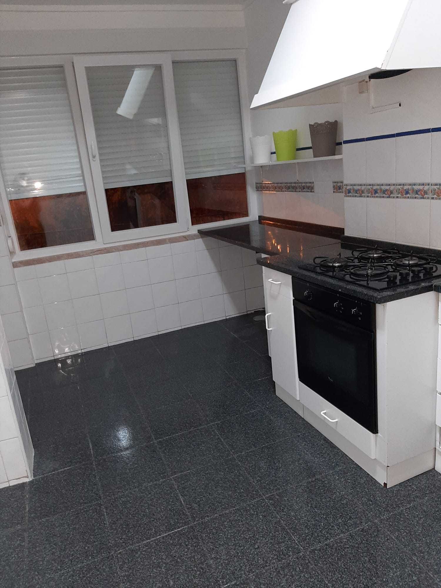 Apartamento T2 com 70m2 totalmente remodelado