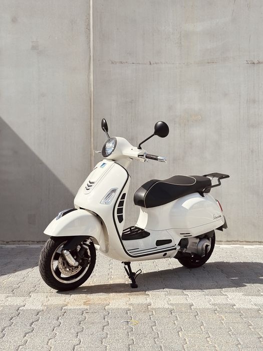 Vespa GTS Super 300 - Full Extras