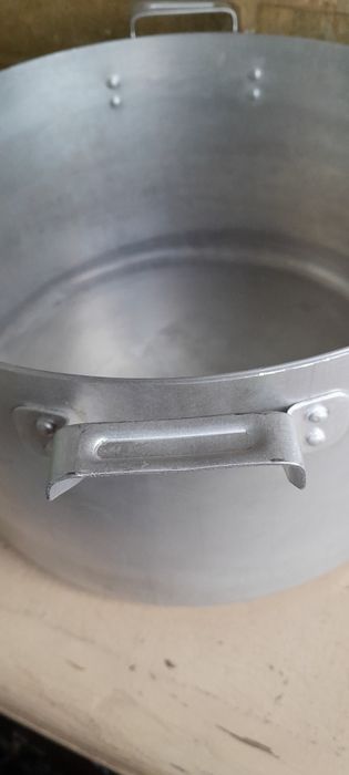 На 8л алюмінієва каструля