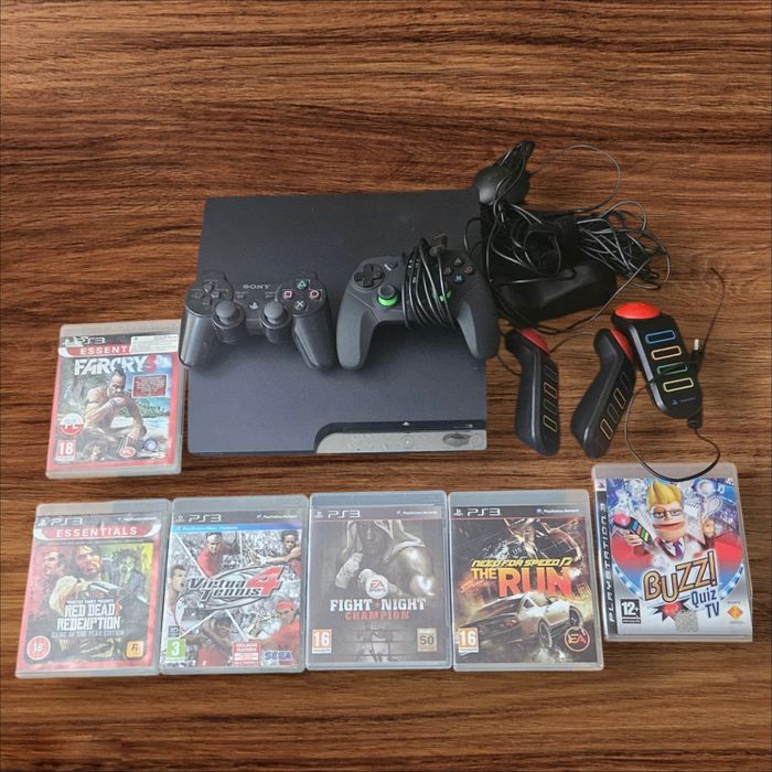 Ps3 Slim 250GB 2x pady z buzzerami + gry