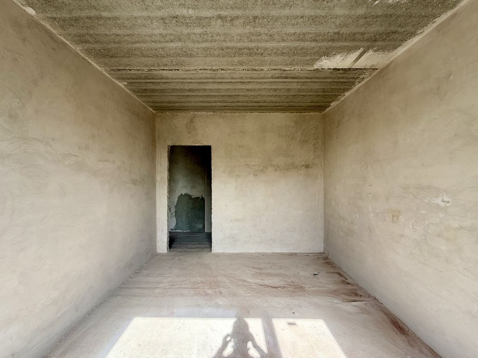 Зданий таунхаус з гаражем та міськими комунікаціями поруч озера!