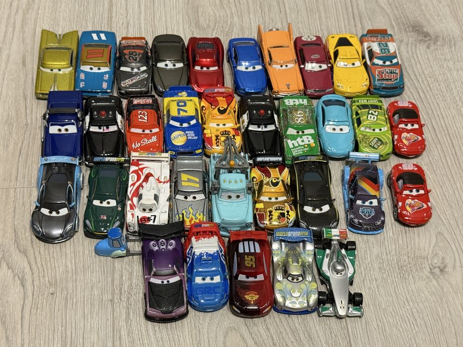 Disney Pixar Cars - 35 samochodzikow z Auta
