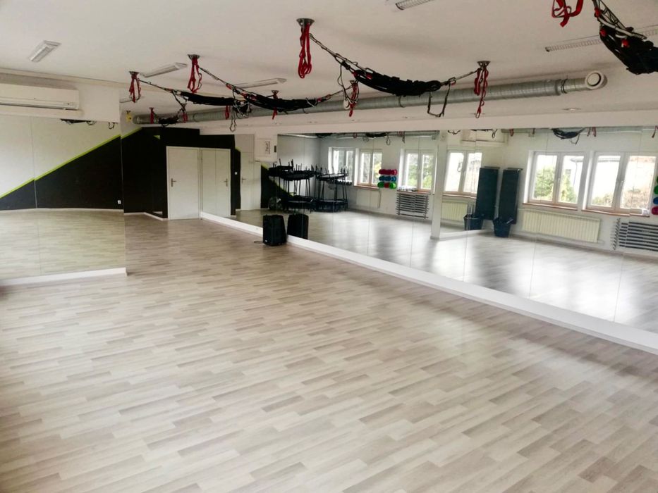 Sala fitness 110m  z lustrami szkolenia, eventy, zajęcia Warszawa
