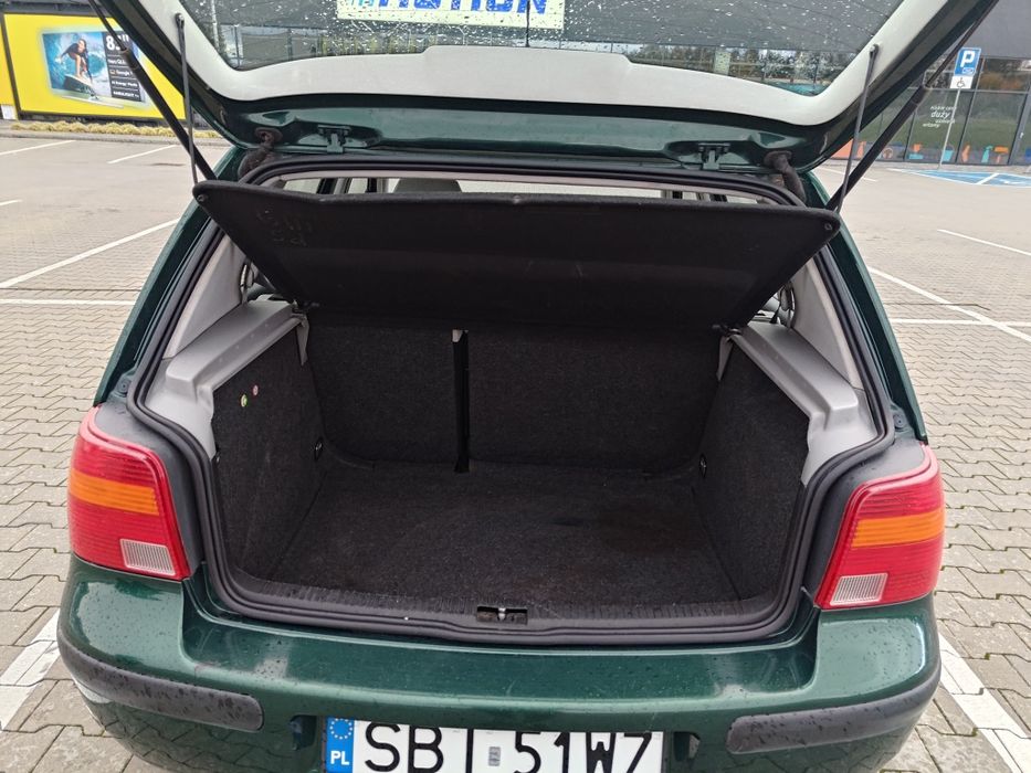 Volkswagen Golf IV 1.6 SR Comfortline- 1 właściciew kraju l od 2013r.