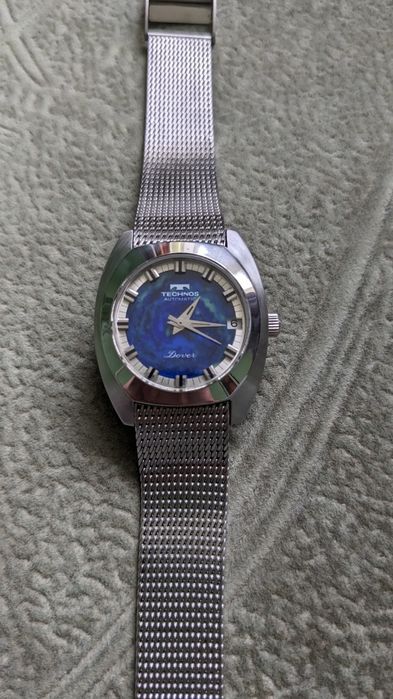 Часи Technos. Швейцарія