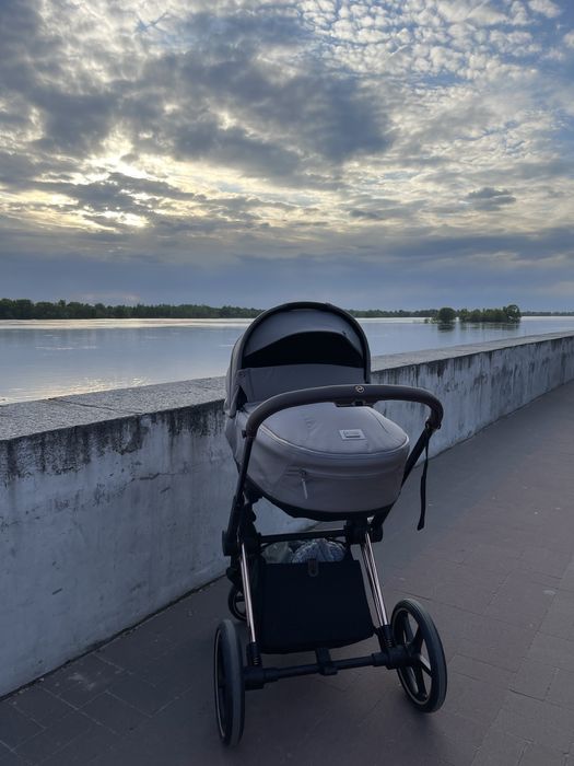 Продам чудовий візочок Cybex Priam 2 в 1. З люлькою та прогулянкою.