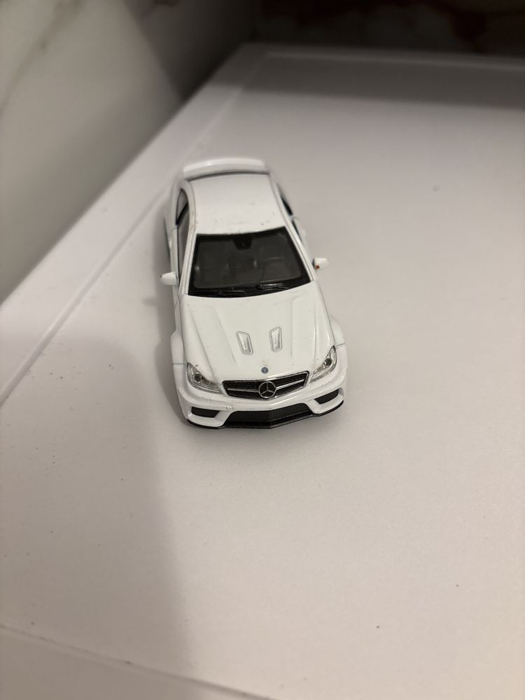 Samochodzik Mercedes