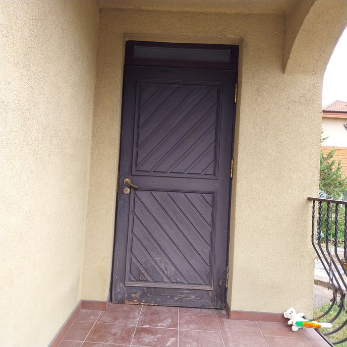 Sprzedam drzwi drewniane z ościeżnicą