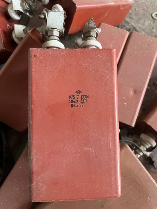 Продам конденсатори пускові 100 грн ціна за 1.