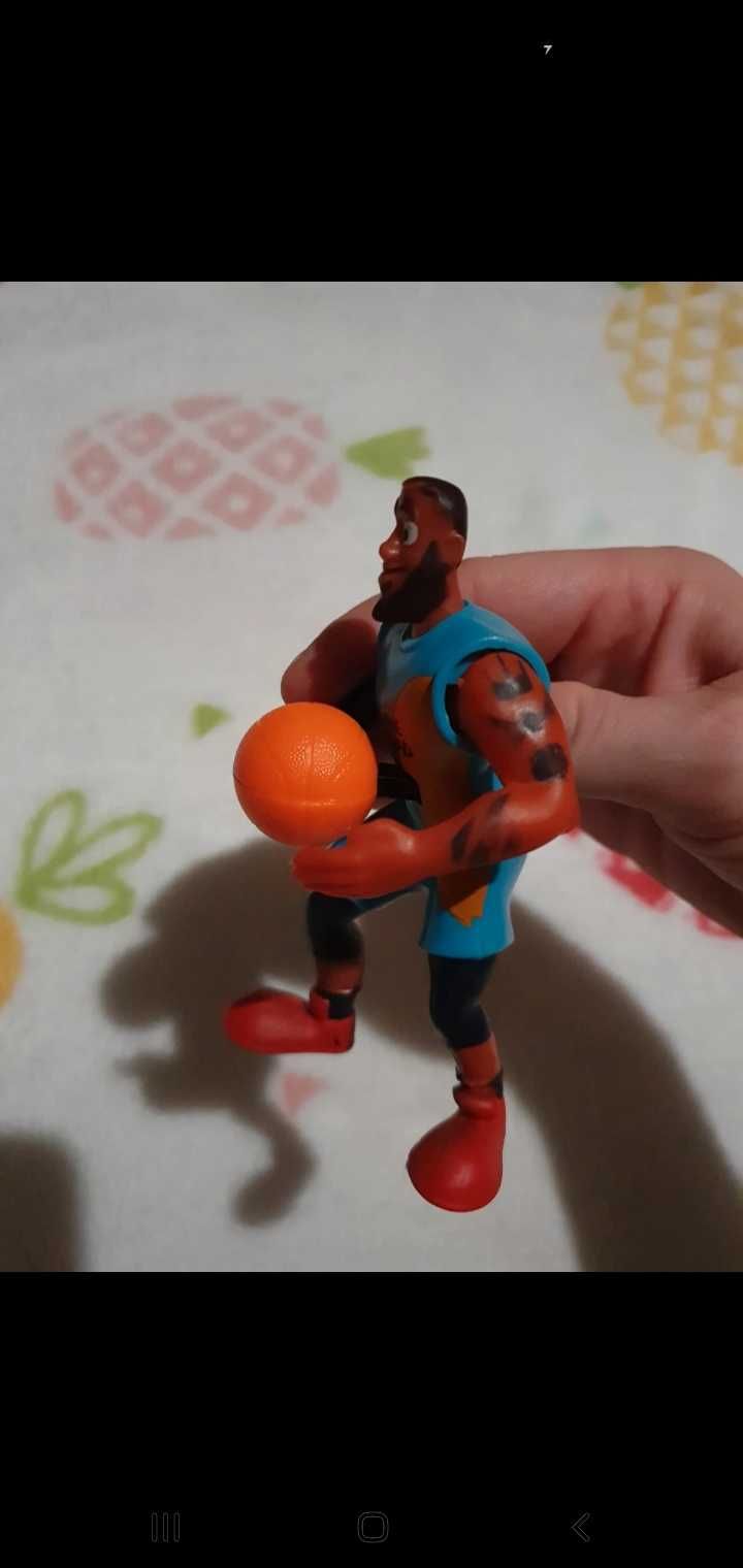Figurka koszykarz