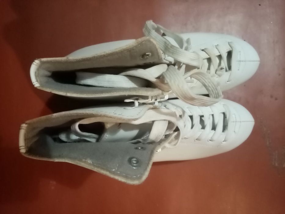 Продам коньки женские