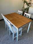 Mesa Lerhamn e Cadeiras Stefan brancas IKEA