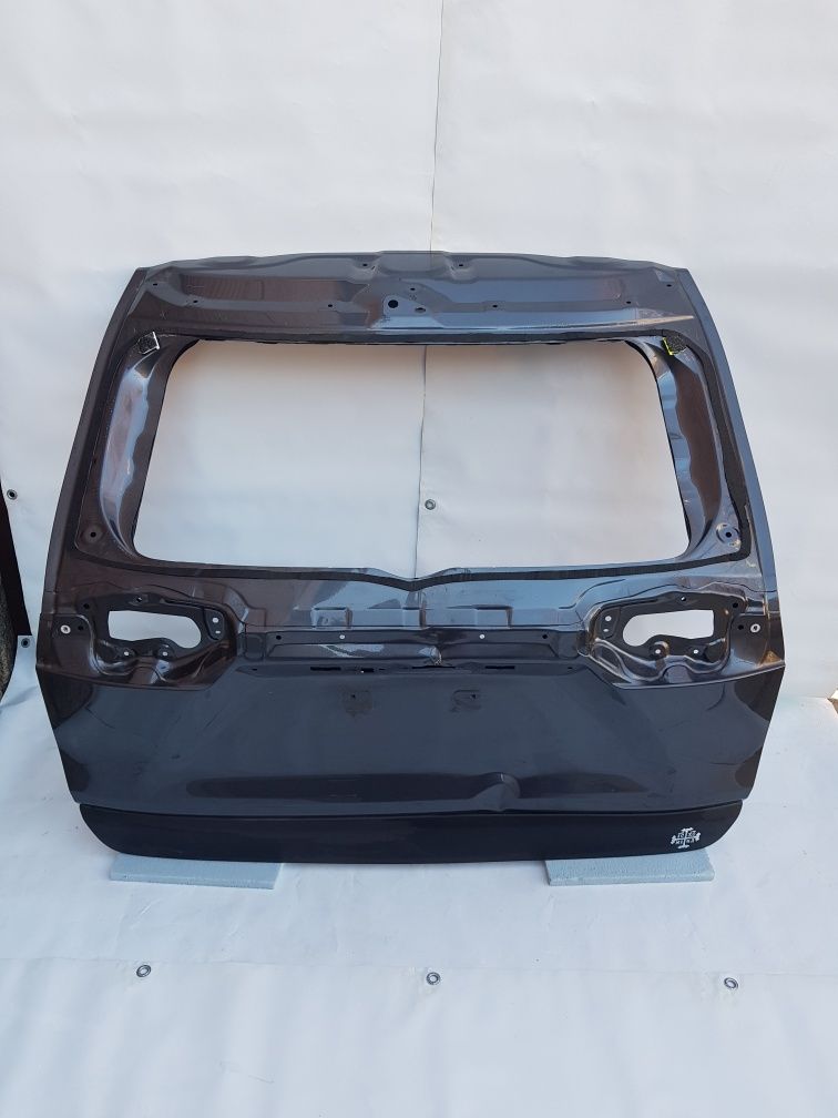 Ляда , крышка багажника RAV4 , 21 г, цвет 1G3.