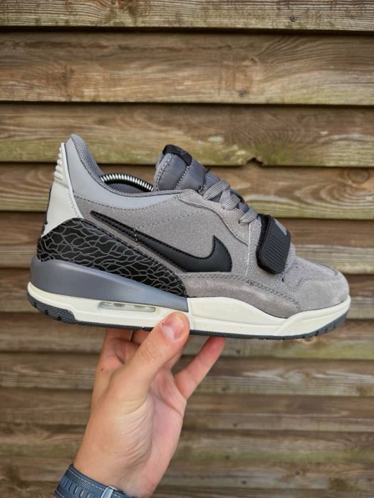 кросівки nike air jordan legacy 312
