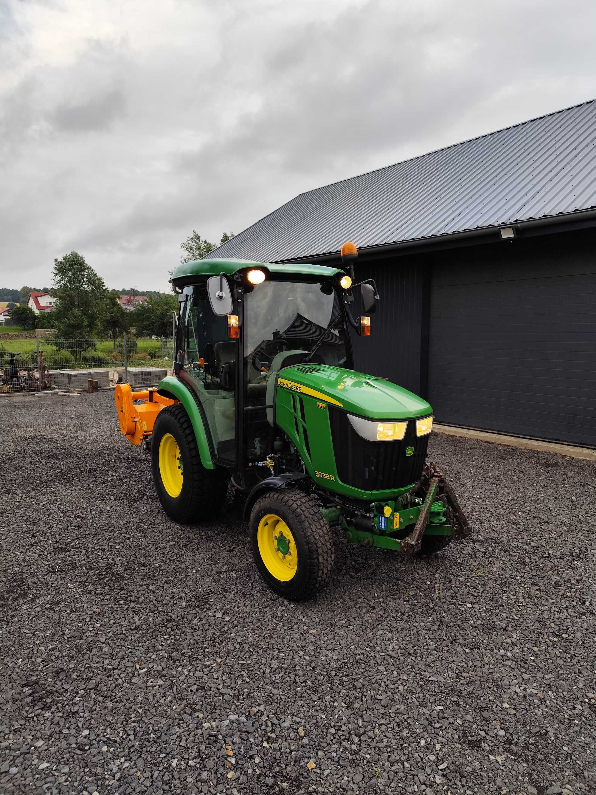 John Deere 3038R Traktor Kosiarka 2017 rok Klima Ogrzewanie Nowe Opony