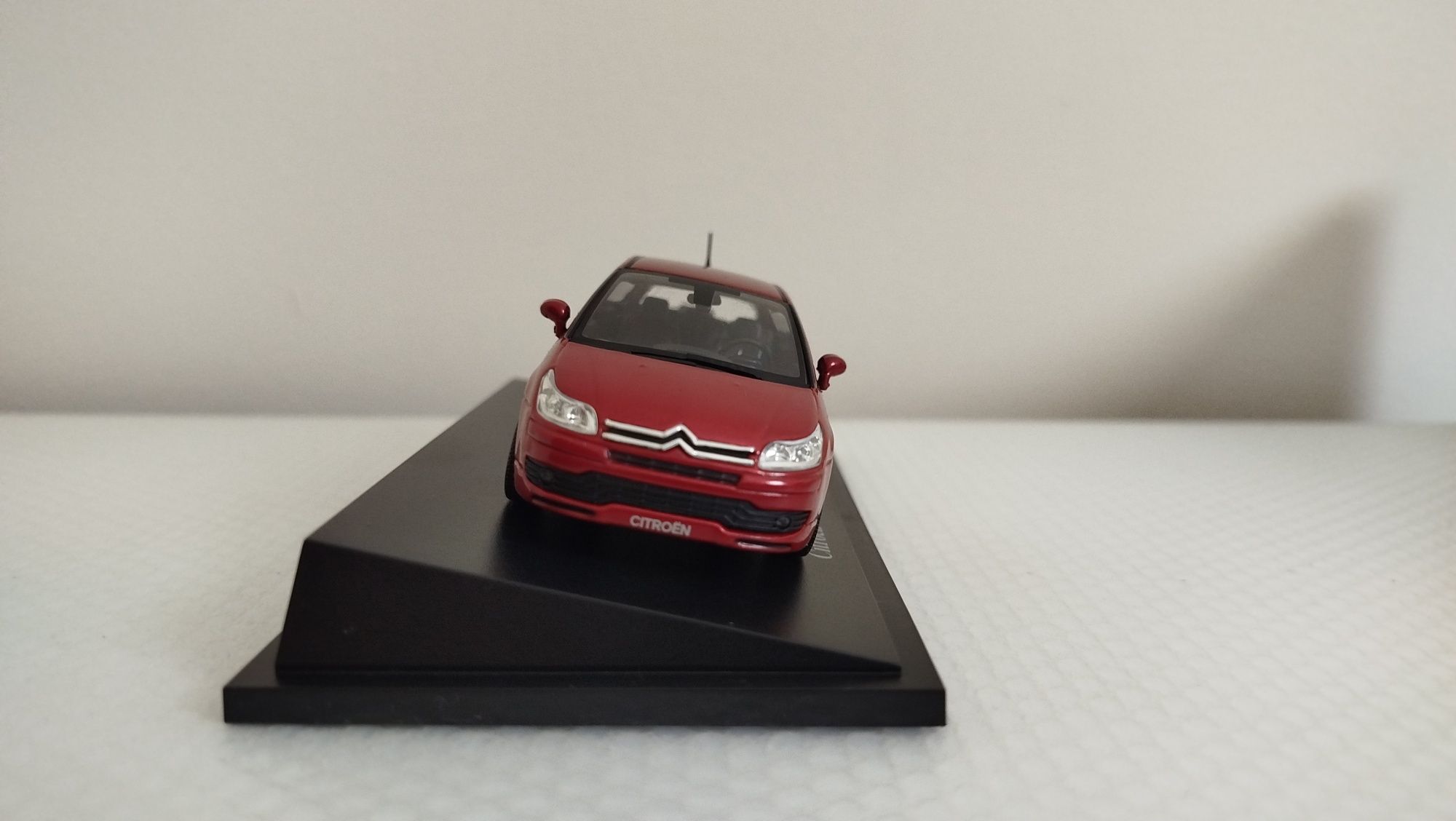Miniatura Citroen C4 Coupé 1/43 Nova