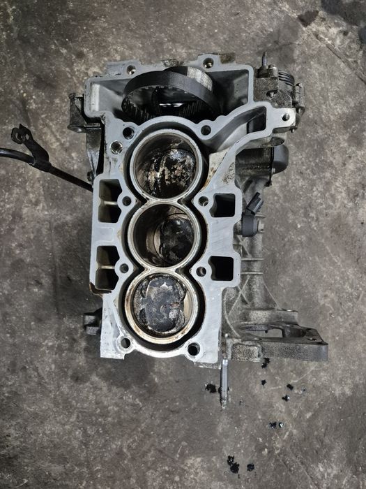 Blok silnika wał tłoki dół silnika 1.2 vti hm01 hmz 82km