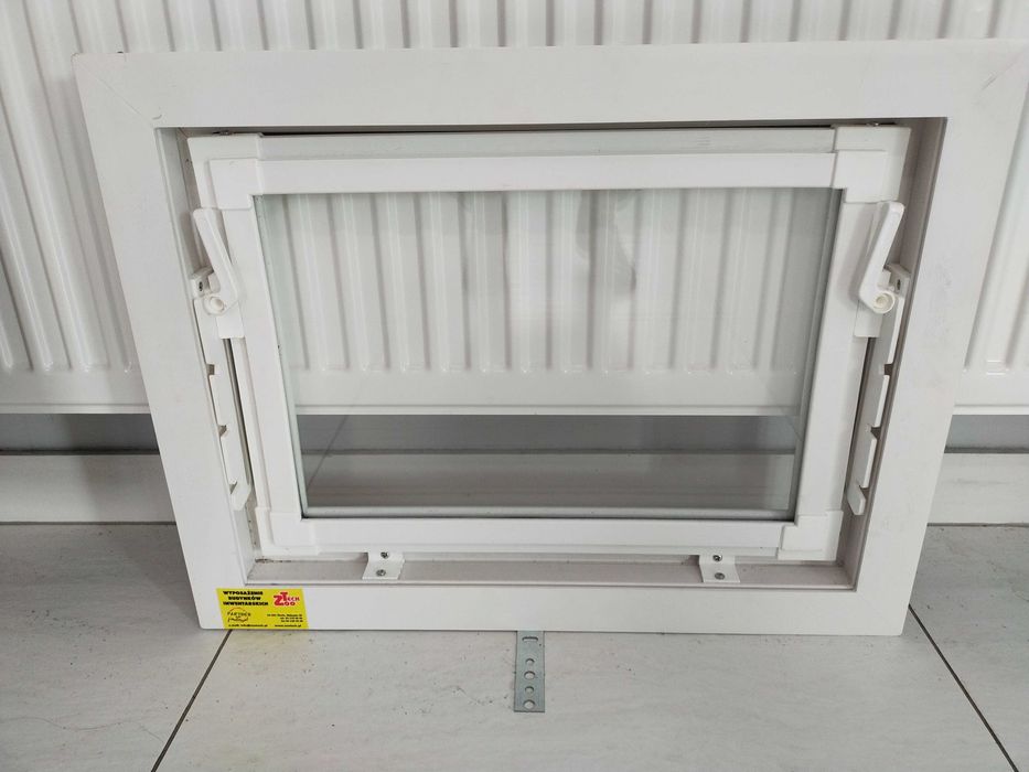 Okno gospodarcze pod wymiar Okna inwentarskie PCV uchylne, Producent