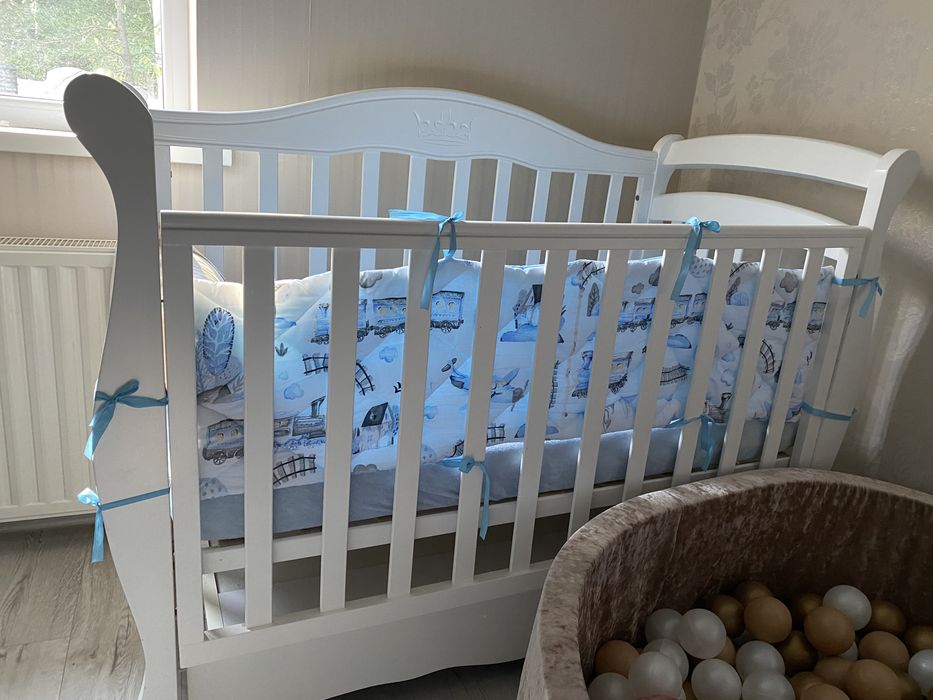 Дитяче ліжечко з матрасом