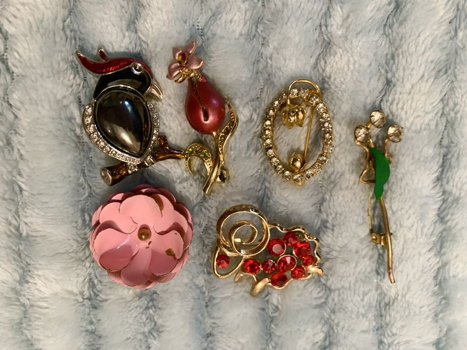 Броши значки прикраси