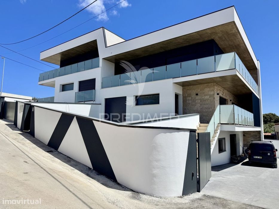 Moradia V4 Nova e Sofisticada em Fátima