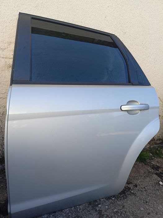Ford Focus mk2 lift drzwi lewy tył kombi kod 0,3