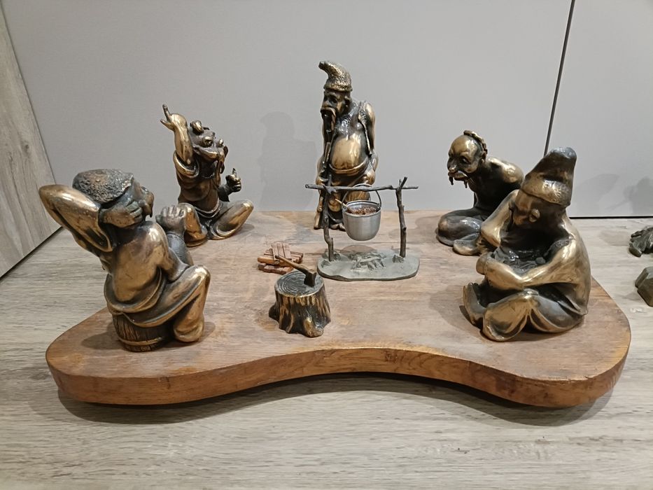 Статуэтки нимор ,мишка олимпийский ,пепельницы , картина , бронза
