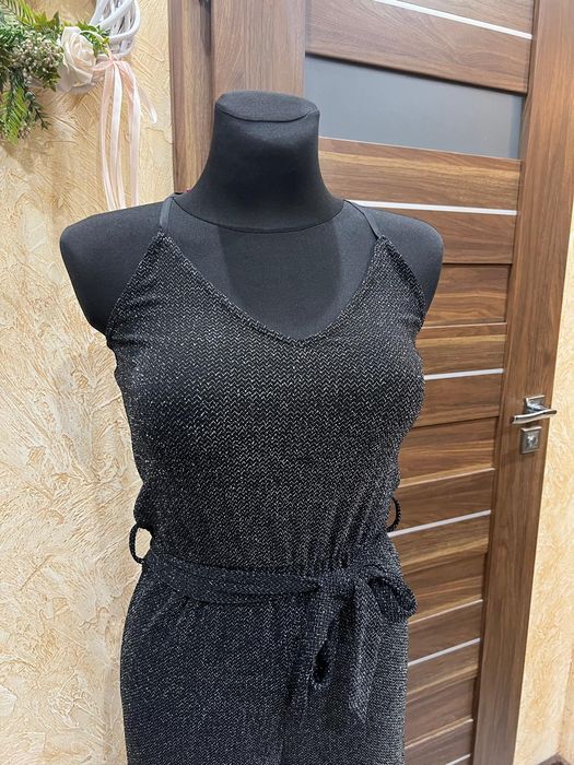 Nowy kombinezon blyszczacy XS Reserved