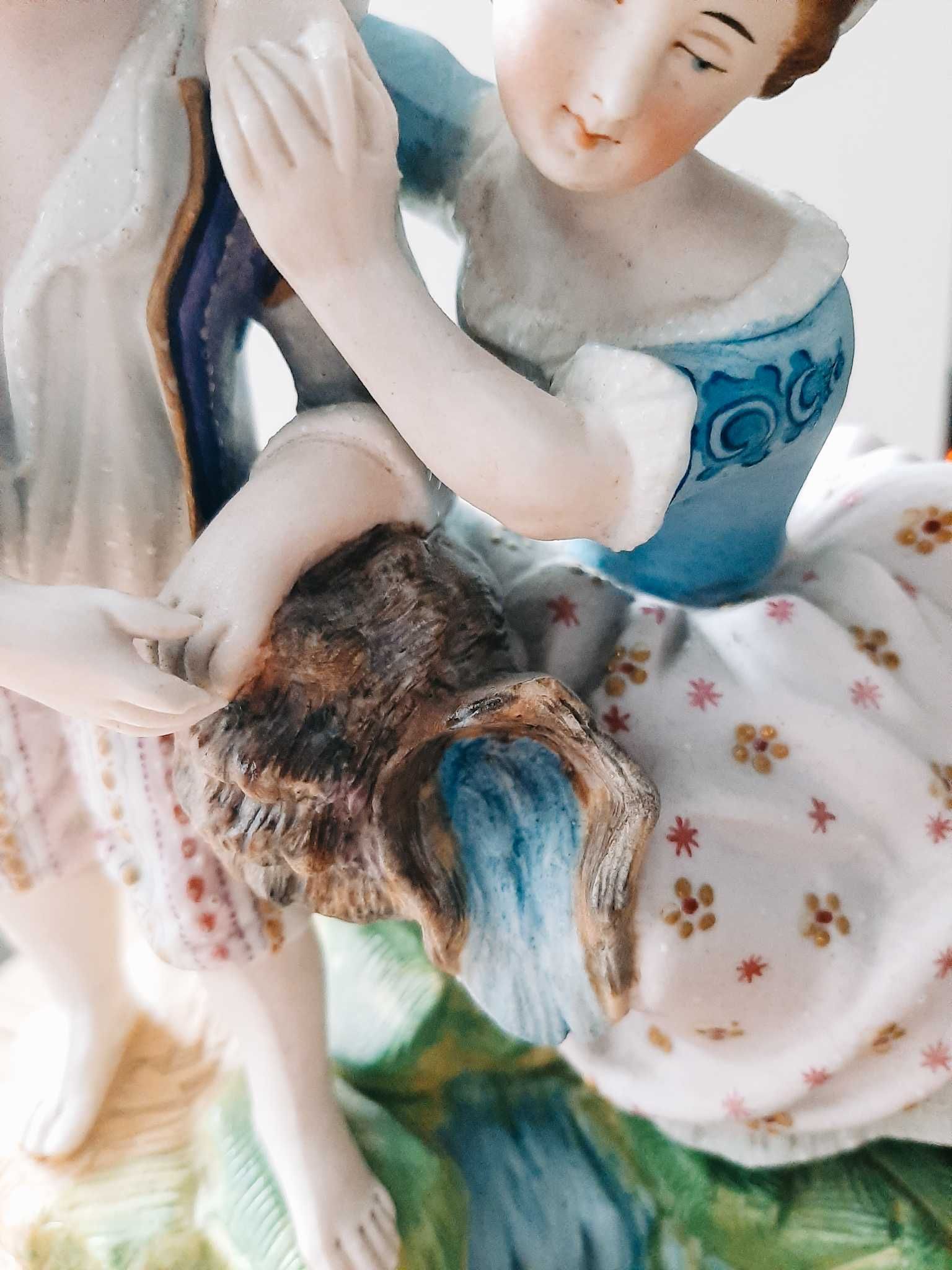 Porcelanowa figurka malowana Dworska Para