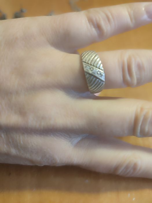 Продам срібні каблучки.