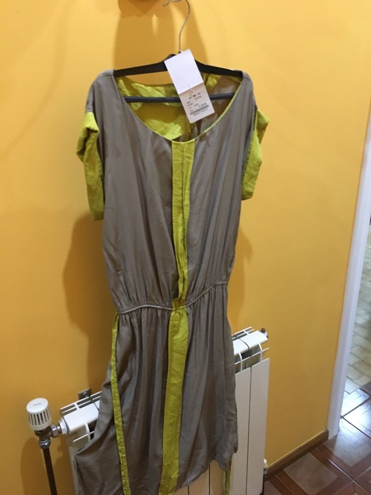 Vestido manga curta bege e verde tamanho L marca “semáforo” NOVO