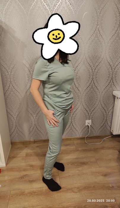 Nowy jasny mundurek medyczny rozmiar M