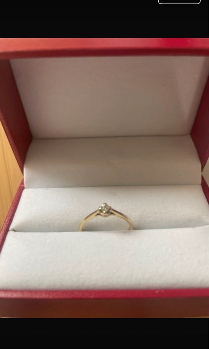 Złoty pierścionek APART