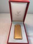 Isqueiro de ouro da Must de Cartier