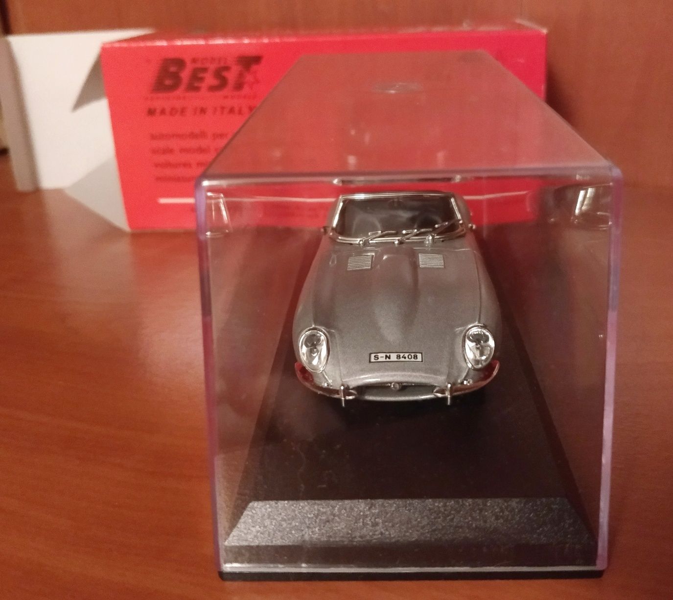 Miniatura de coleção - Jaguar E Type Spider - Best Model 1/43