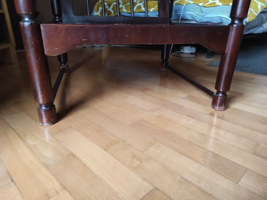 Drewniany niski fotel/krzesło