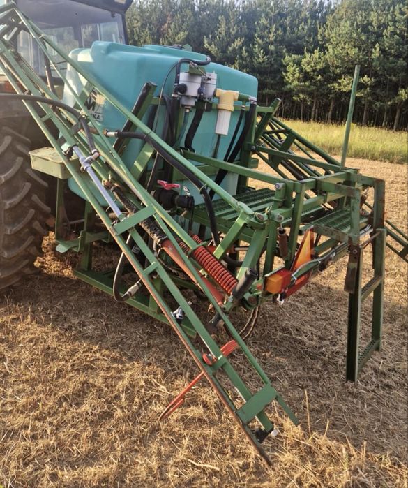 Opryskiwacz 1000l hydraulcznie rozkładany