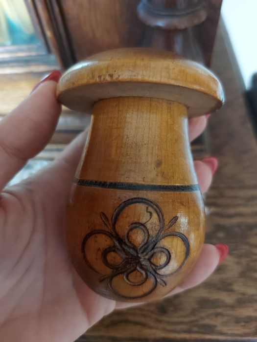 Grzybek drewniany PRL do cerowania