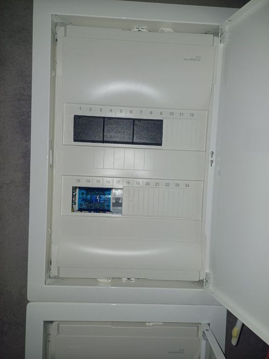 Електрик, Електромонтаж, Заземлення, збирання щитків.