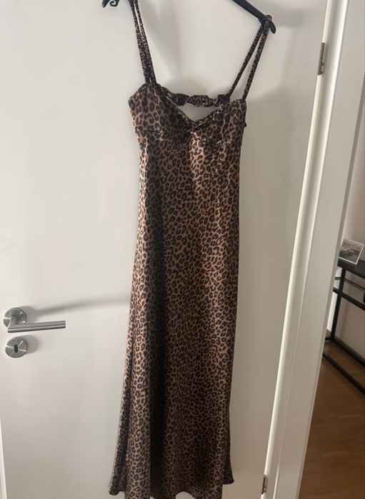 Сукня атласна лео Zara.