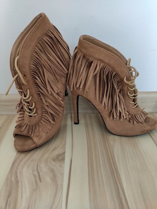 ## Botki wiązane szpilki brązowe karmelowe z frędzlami 37 38 39 ##