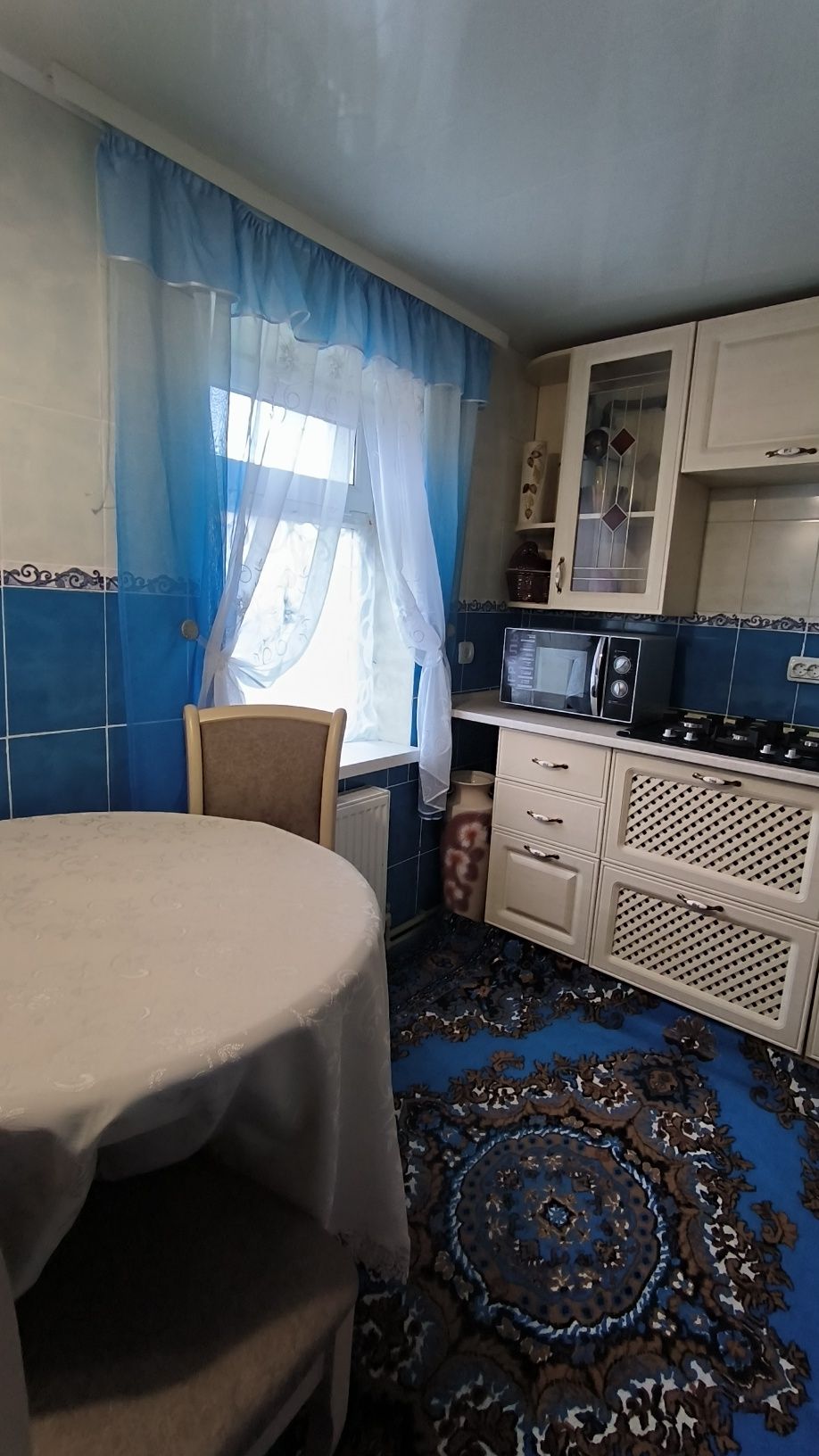 Продається 1/2 будинку з окремим двором та в'їздом