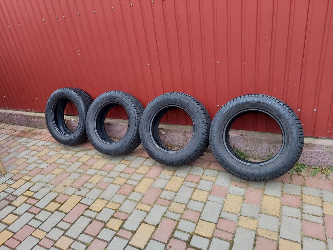 продам гуму Michelin agilis 51
215/65/r16c