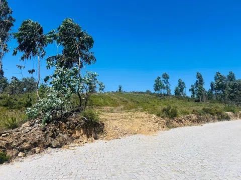 Terreno Único com Vistas de Montanha em Melres - Gondomar