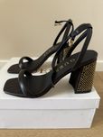 Buty na słupku Guess 37