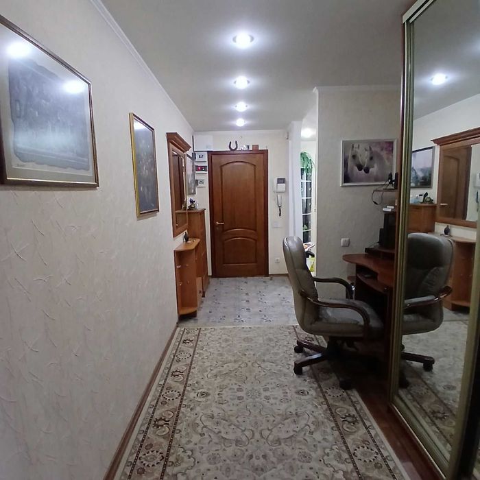 Продам 3-х кімнатну квартиру та гараж  на Полтаській