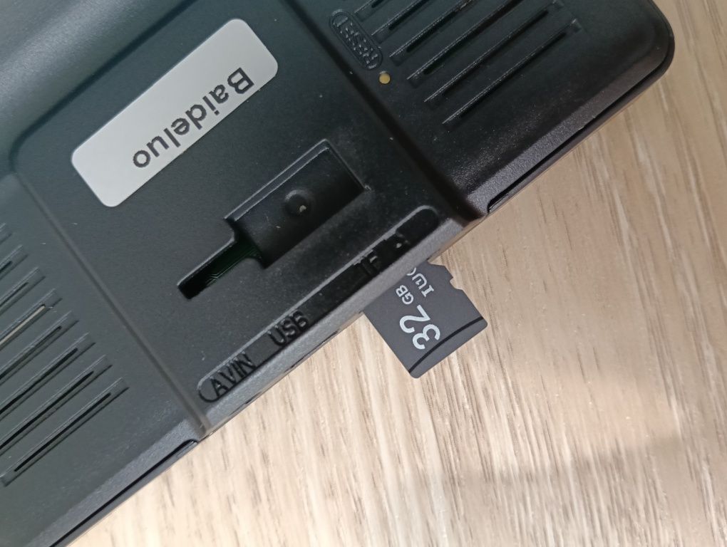 Відеореєстратор з камерою заднього виду та картою пам'яті 32gb