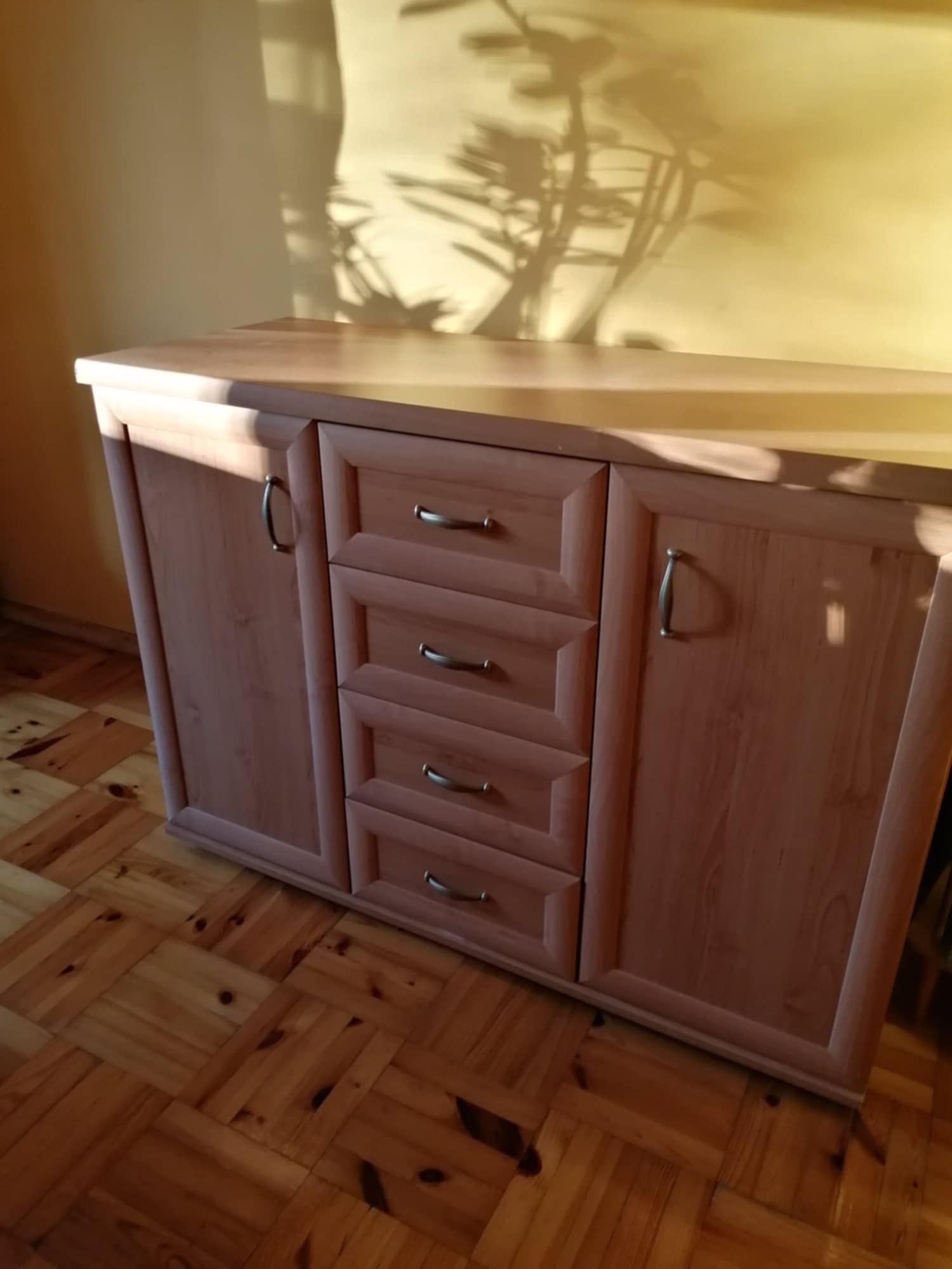 Zestaw mebli stół+6 krzeseł + komoda + witryna