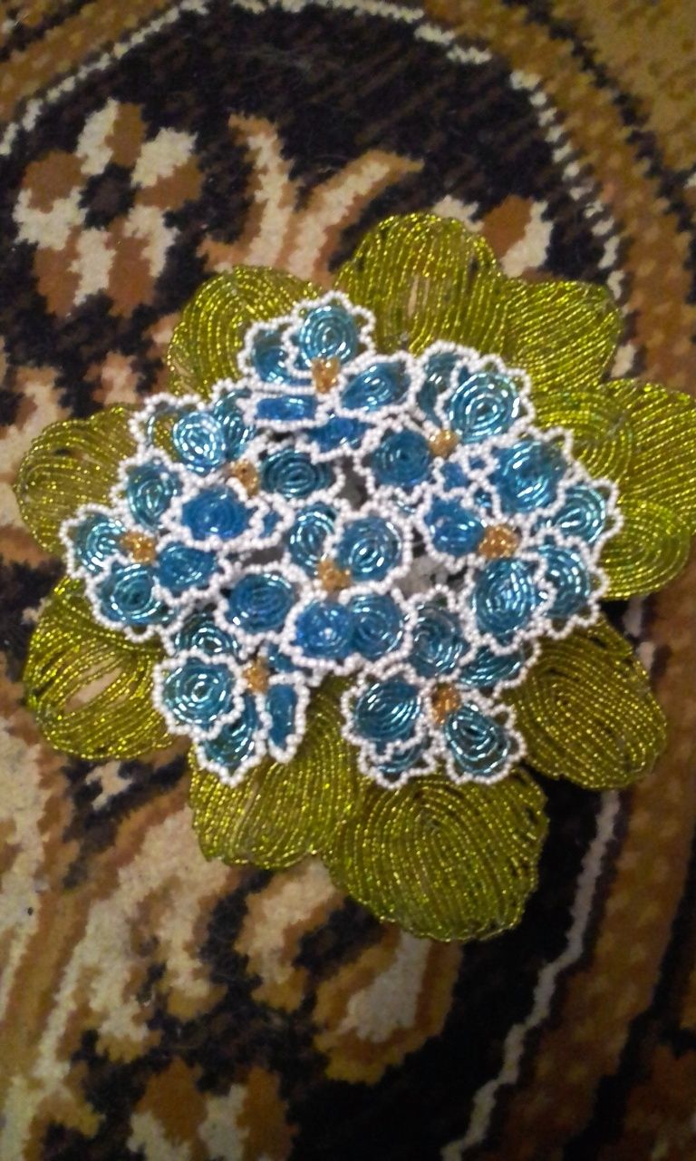 Цветы из бисера ручной работы